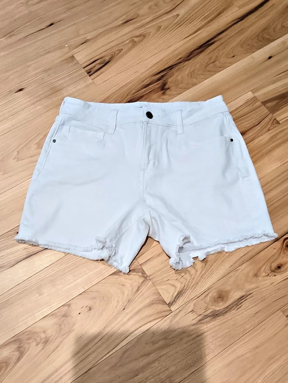 Nine West Women's Frayed Jean Shorts Size 8 White
